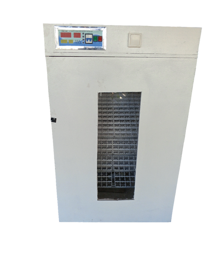 Incubateur 704 oeufs